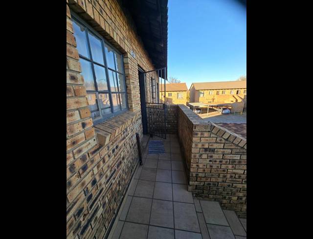 2 BEDROOM TOWNHOUSE FOR SALE IN KOOKRUS